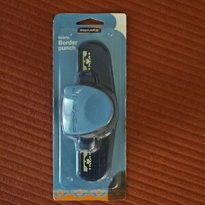 Fiskars Hearts Border Punch - Blue